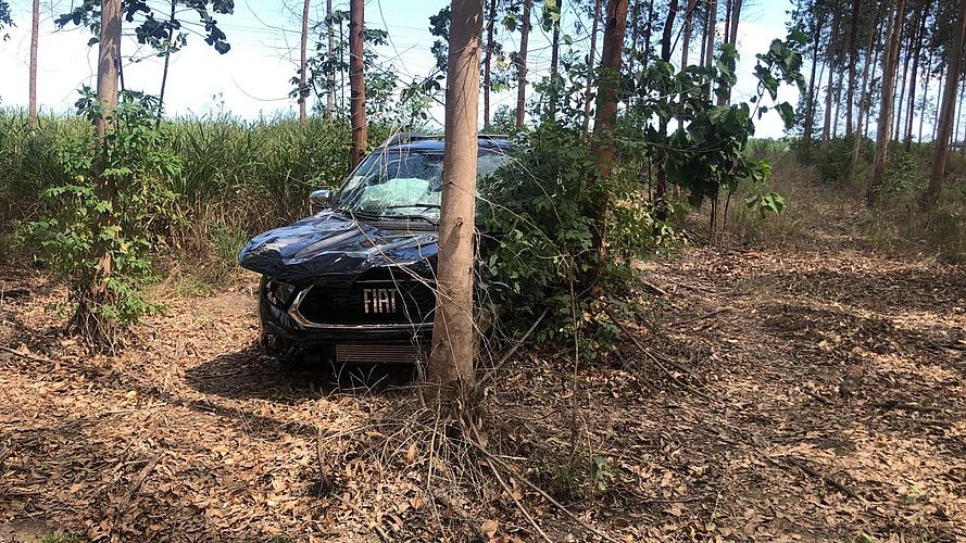 Acidente entre carro e caminhão deixa motorista preso às ferragens em  Atalaia, AL, Alagoas